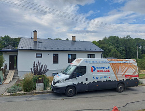 Zateplení stropu rodinného domu pomocí foukané izolace